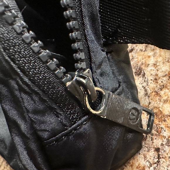 Lululemon “original” everywhere belt bag - Picture 2 of 10